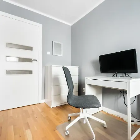 Hala Mirowska Modern Daire